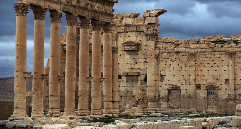 A-view-of-the-external-courtyard-of-the-Temple-of-Bel-in-the-ancient-Syrian-oasis-city-of-Palmyra-800x430