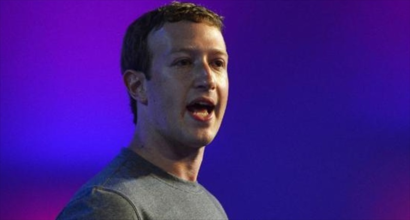 Facebook-Mark-Zuckerberg-gestures-during-a-presentation-in-New-Delhi-on-Oct.-9-2014-800x430